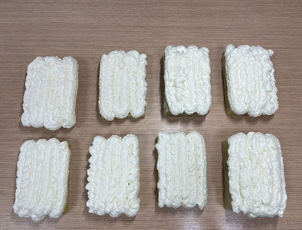 Рисунок готовых образцов после нанесения монтажной пены